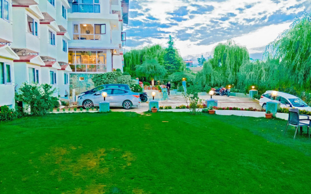 Royal Jardin Whistling Pines Resort