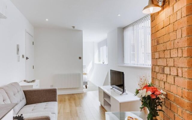 1BR amazing refurbished studio located in central Leicester