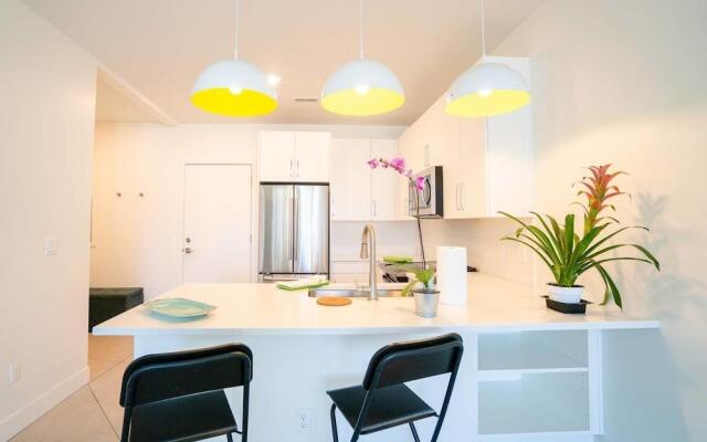 Minimalist & Alluring Condo, Walk to Mile High