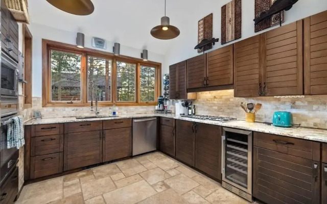 82 Lenawee Lane 5 Bedroom Home