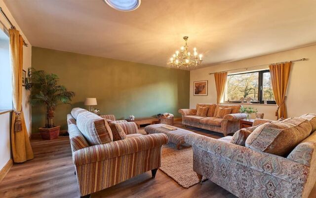 Host Stay The Parlour