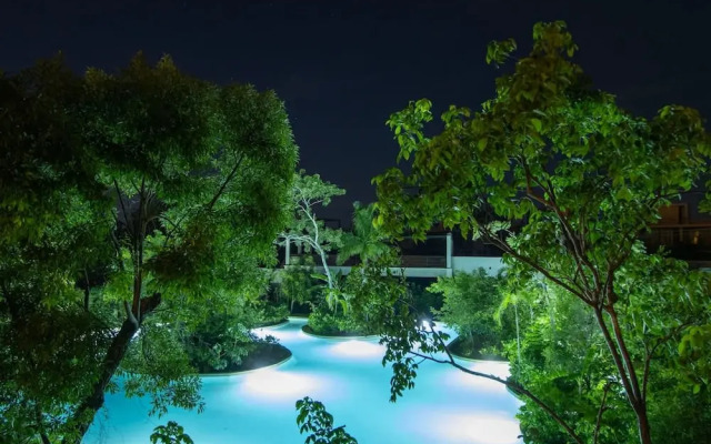 Luxury Penthouse w Private Pool Stunning Views
