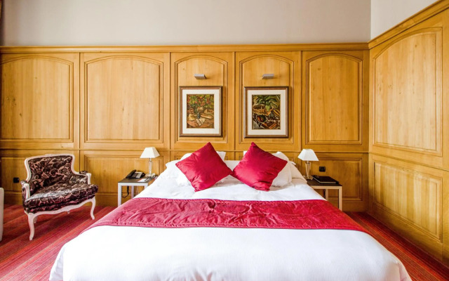 Hotel de Bourgtheroulde, Autograph Collection