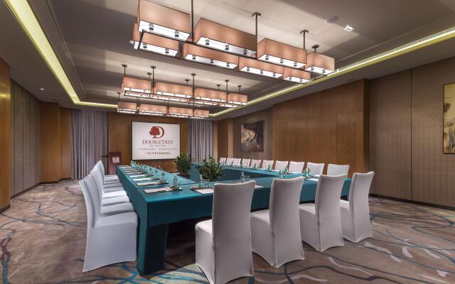 DoubleTree by Hilton Guangzhou Science City-Free Shuttle Bus Service During Canton Fair Period