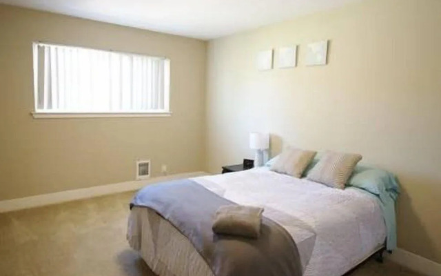 Furnished Washer & Dryer Near HWY 101