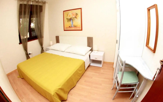 Apartments with a parking space Trogir - 11316