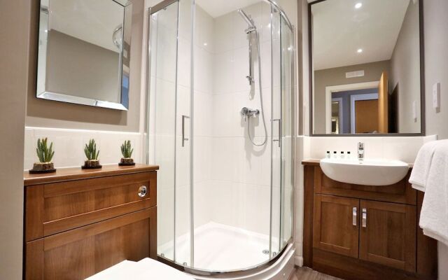 Town & Country Apartments -Priory Park