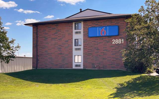 Motel 6 Elk Grove Village, IL - O'Hare