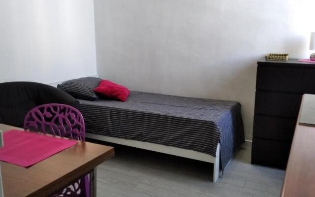 Chambre 1 PERSONNE et STUDIO 1 personne Avec Entrée Libre et Salle de Bain Privée