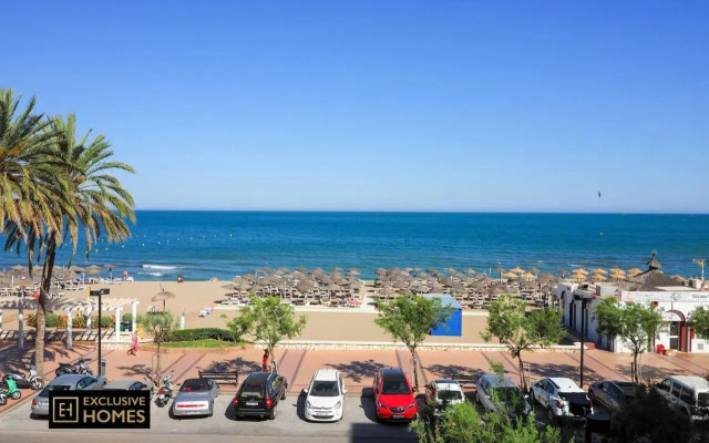 Estupendo piso en primera linea de playa; RONDA IV