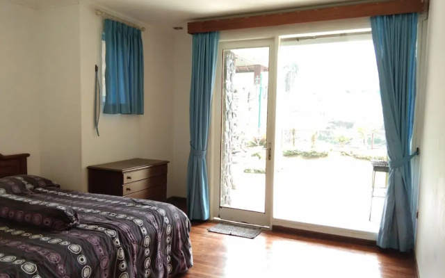 Villa Danau 5 Bedroom for 50 pax