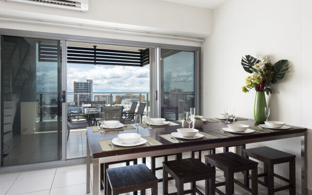 Darwin Executive Suites & FREE CAR
