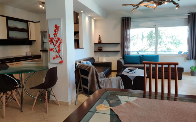 Quiet luxury apartment near city center and port