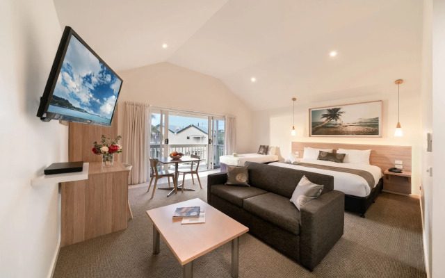 Boathouse Resort Studios & Suites