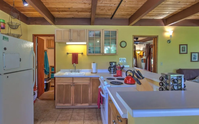 Kehena Treetop 1 Bedroom Home by RedAwning