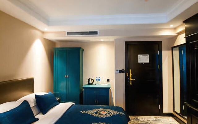 Guiyang Seven Garden - Spring Hotel (Fountain Metro Station Taiping Road Netflix Street Shop)