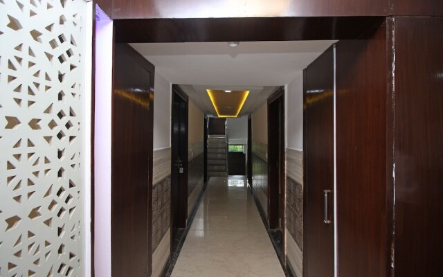 OYO 8743 Hotel Ravi Palace