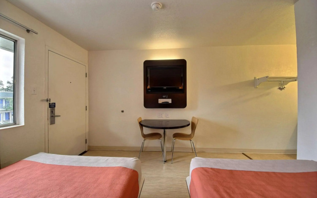 Motel 6 San Marcos, TX