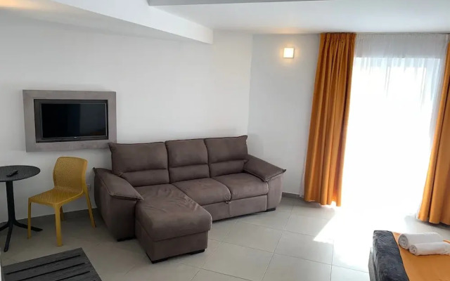Life Inn Suites