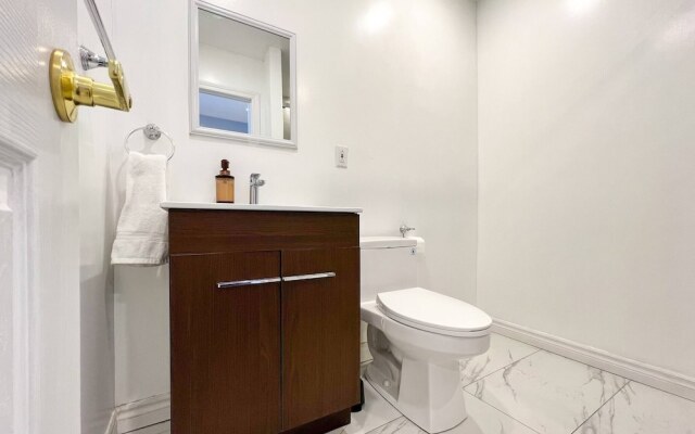 Hip Townhome With Garage Dt Mtl