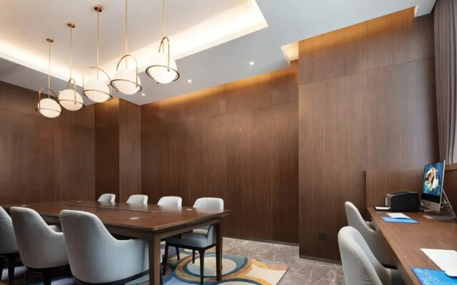 Hampton by Hilton Zhumadian Sports Center