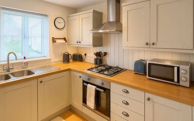 Elegant 2Bd Townhouse In Thirsk: Cozy & Stylish