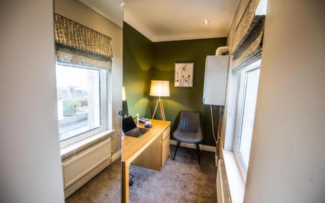 Stunning 2BD Family Retreat Swansea
