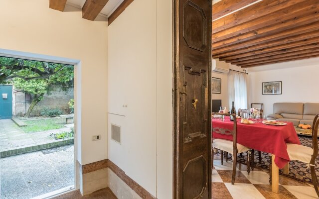 Ca' Carmini with Private Garden