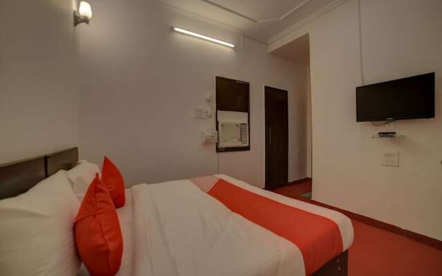 Oyo Flagship 30552 Sector 53