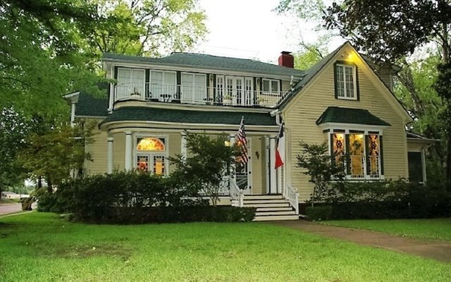 Historic 1859 Woldert-spence Manor
