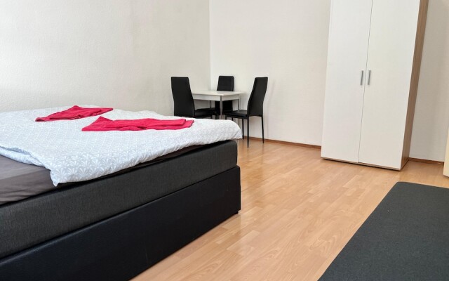 Affordable 3BR shared Apt. near Meidling