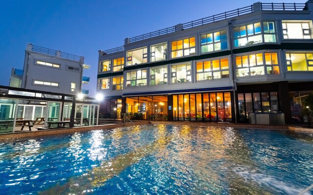Pohang Pinewave Sea & Spa Pension
