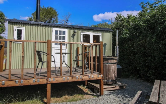 Aston - Shepherd Hut