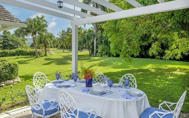 Sunny Vacation Villa 25