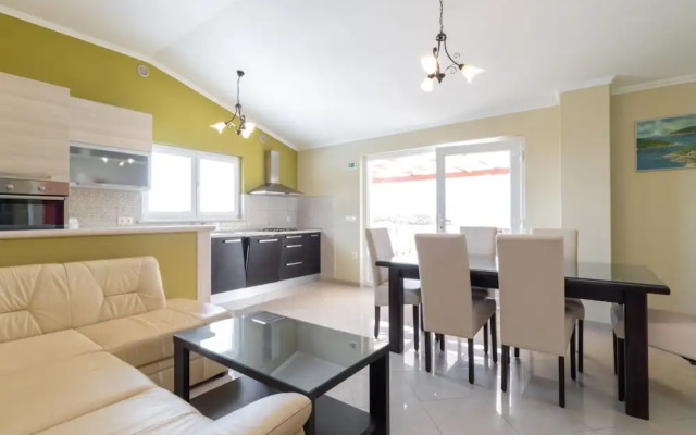 Modern Villa Near the Sea