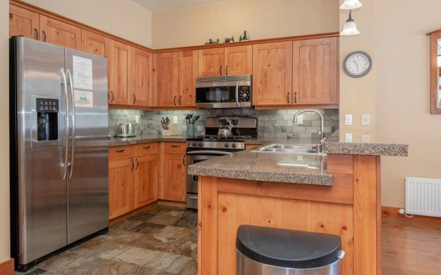 Cabins at Mammoth Lakes