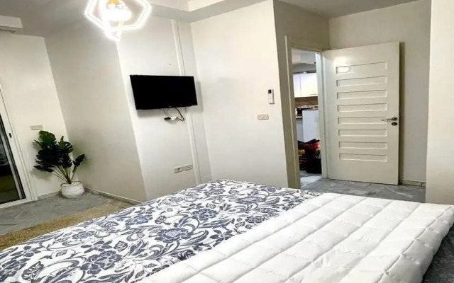 Cozy 1BR Retreat, Steps to Sand