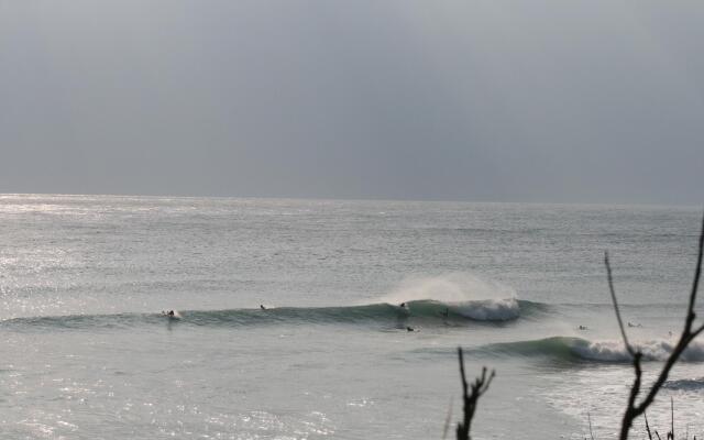 Donghe Surf Shop & Hostel - Taitung