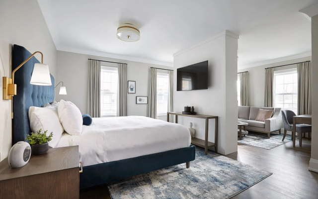 124 on Queen Hotel & Spa
