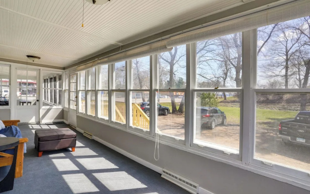 Snowmobile Trail On-site: Lakefront Mound Apt!