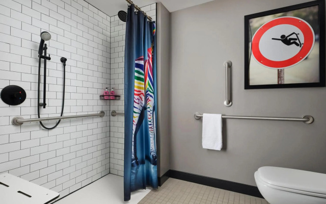 Moxy Chicago Downtown