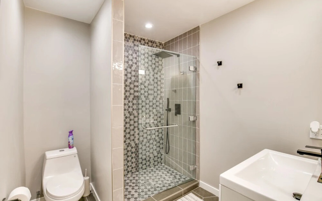 East Los Angeles Home - 7 Mi to Downtown!
