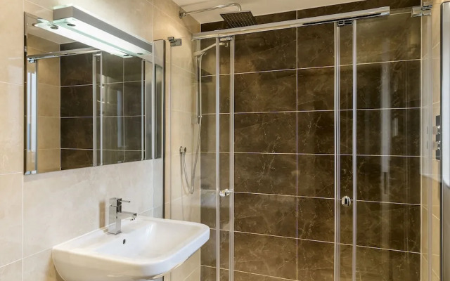 Golf Apartment @ Carus Green