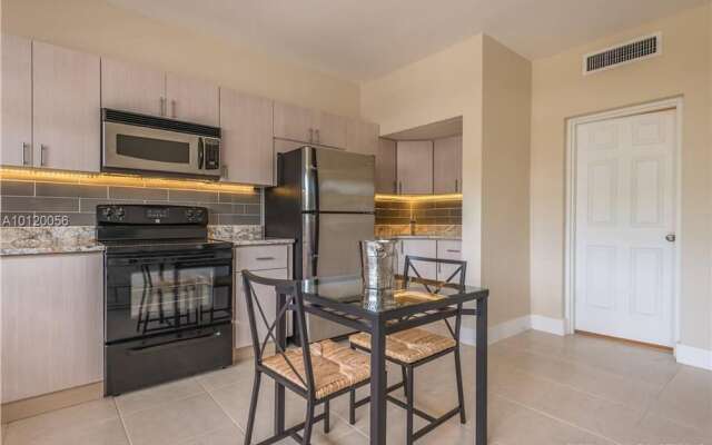 Gorgeous River-view Apartment Hallandale Beach :)