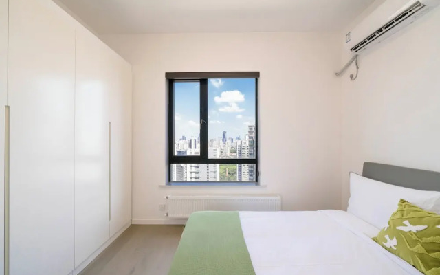 Tyms Elegant 4BR 2BA Apt in Xujiahui