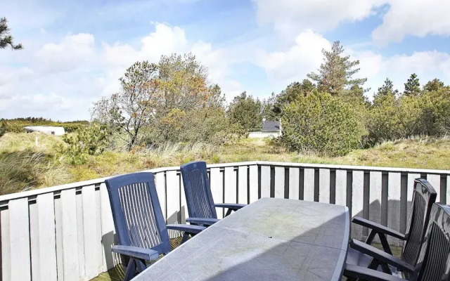 10 Person Holiday Home in Albaek