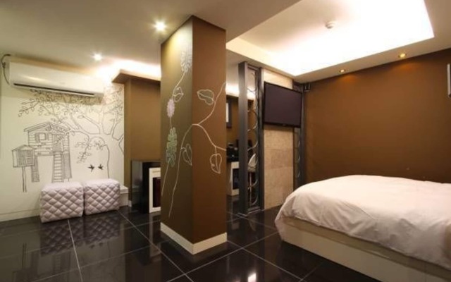 Show Hotel