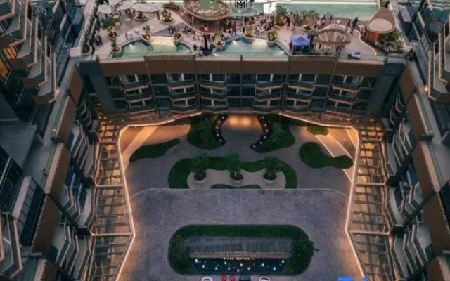 The Emerald Metropole Luxury Apartment