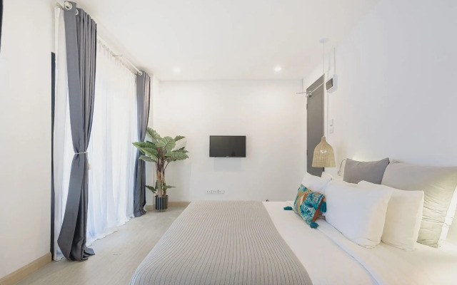 YOLO Bangkok Boutique Hotel