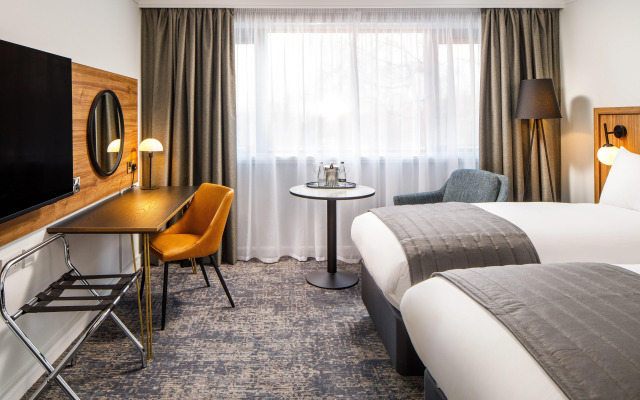 Crowne Plaza Manchester Airport by IHG